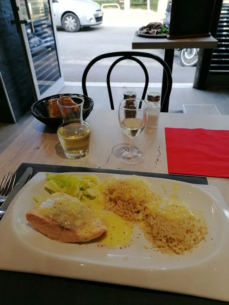 Saumon Pichet Sauce Citrone